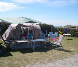 Campingplatz De La Falaise: Zelte